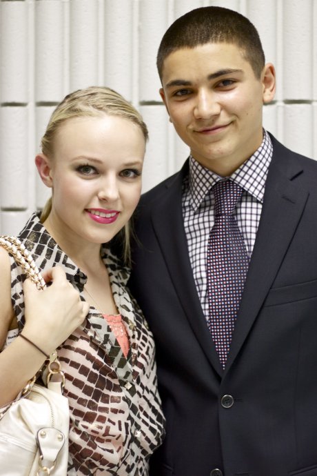 1_checkClothing_LauraDumas_DanielKonsavage_BackStage_IMG_0105